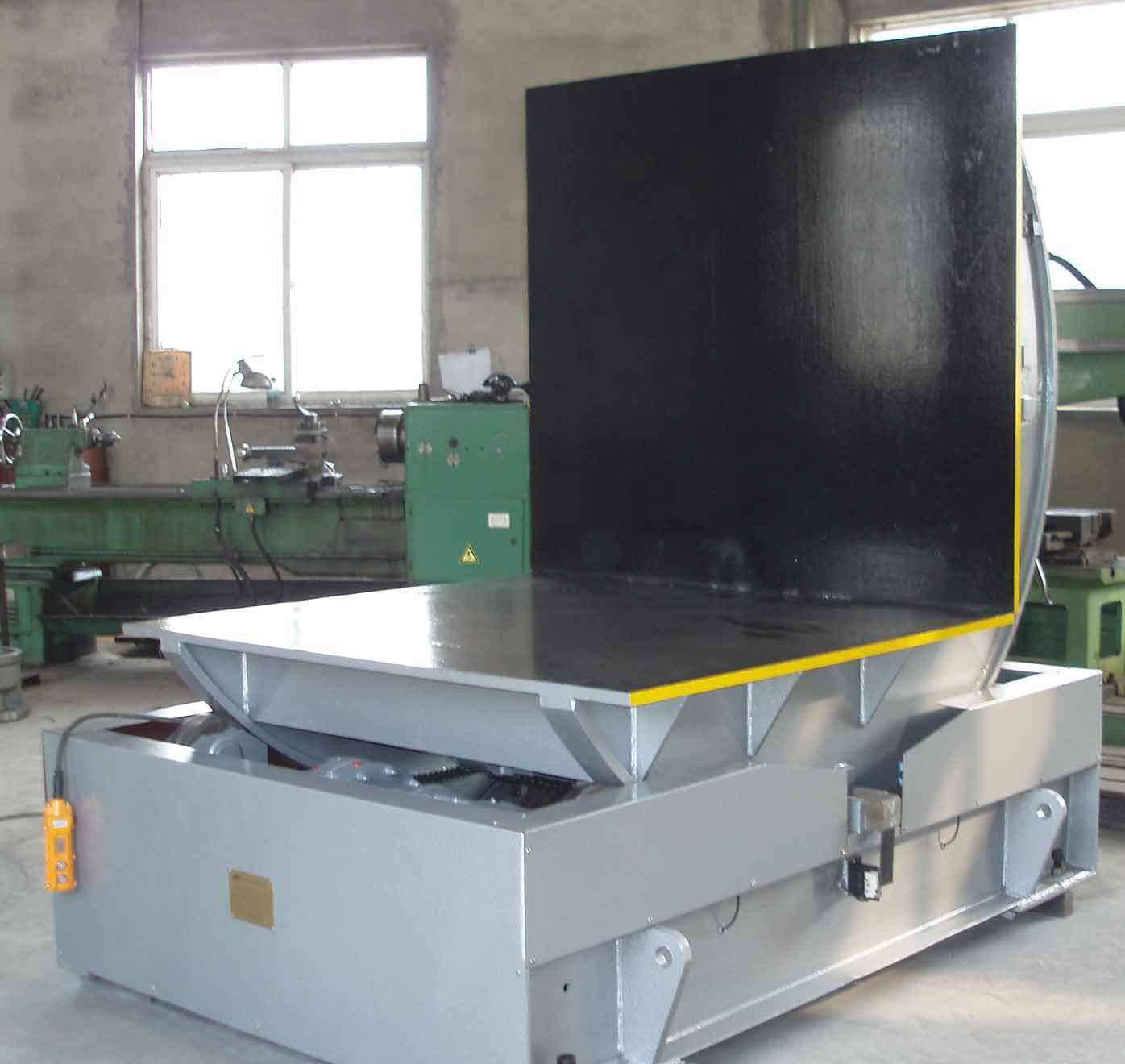 injection mold flipper machine